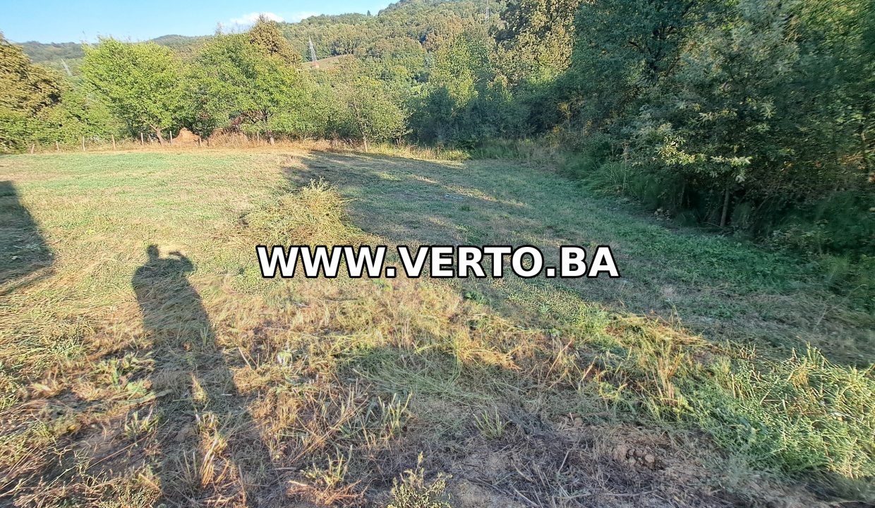 Vikendica sa velikom parcelom u Srednjoj Lipnici