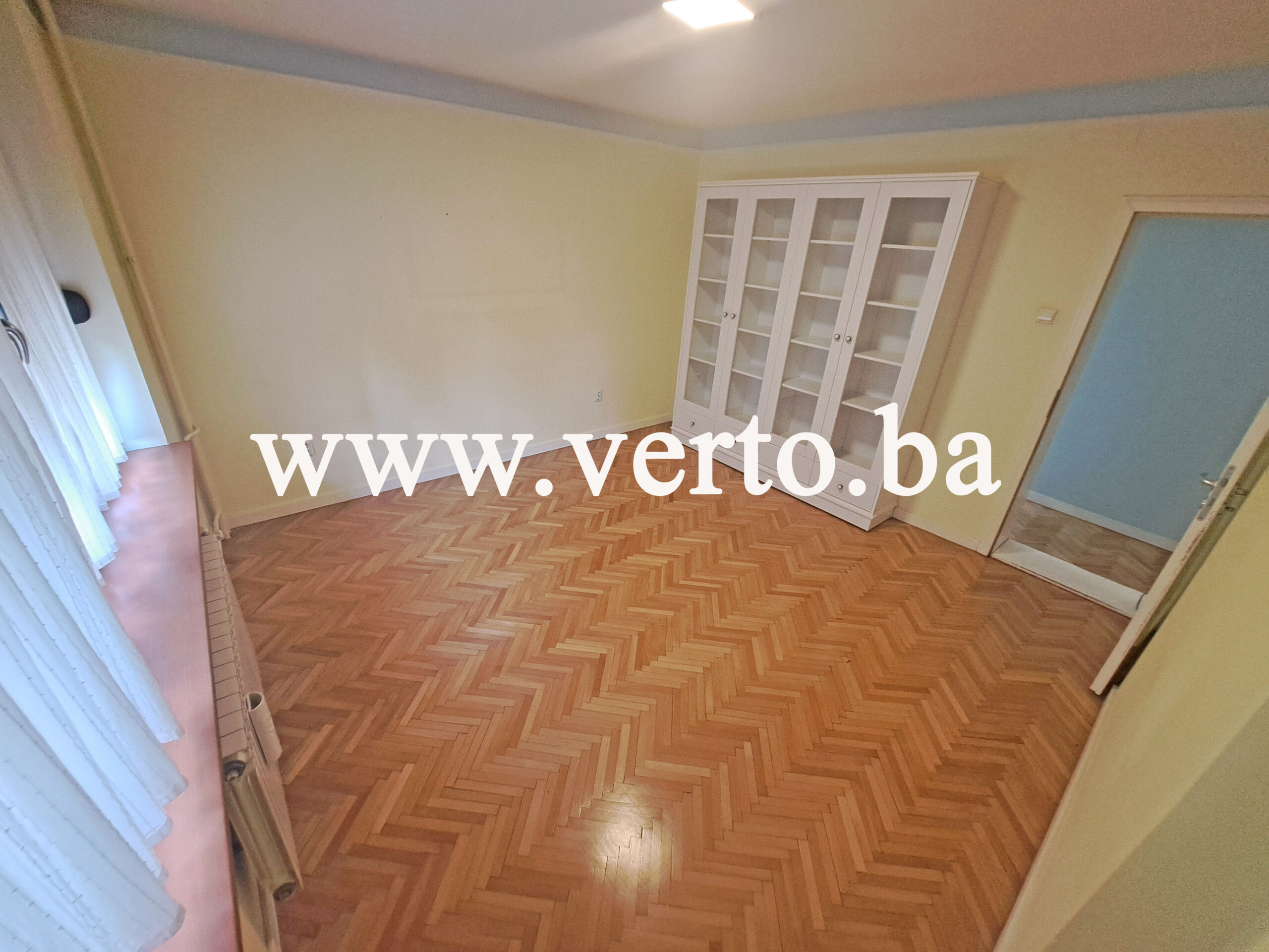 🏡 PRODAJE SE RENOVIRAN STAN 49 m² – CENTAR TUZLE, BLIZINA SLANE BANJE